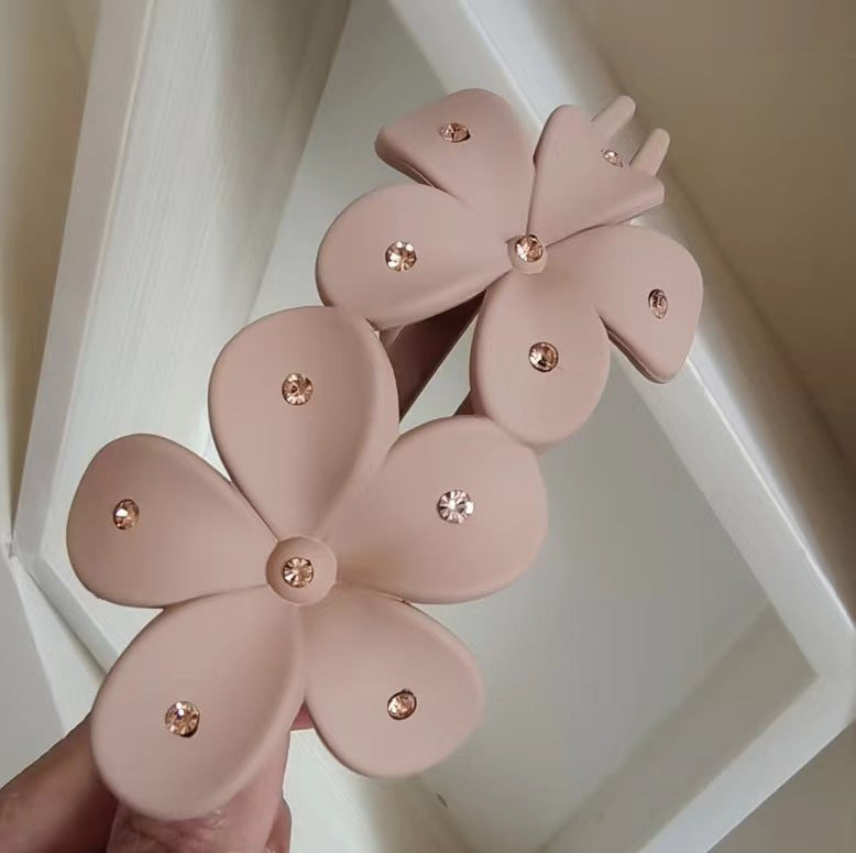 23 hairpins and hairpins are versatile.