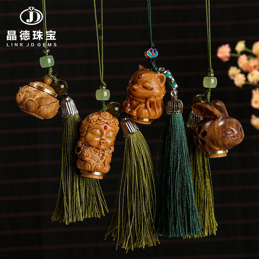 Green sandalwood sachet diffuser pendant