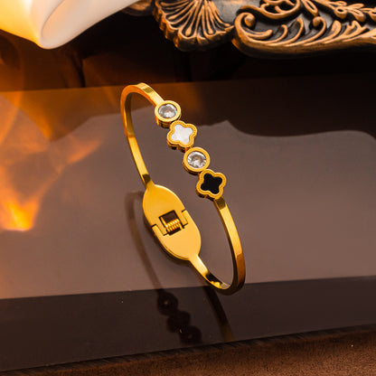 Elegante pulseira de trevo de aço inoxidável com diamantes 