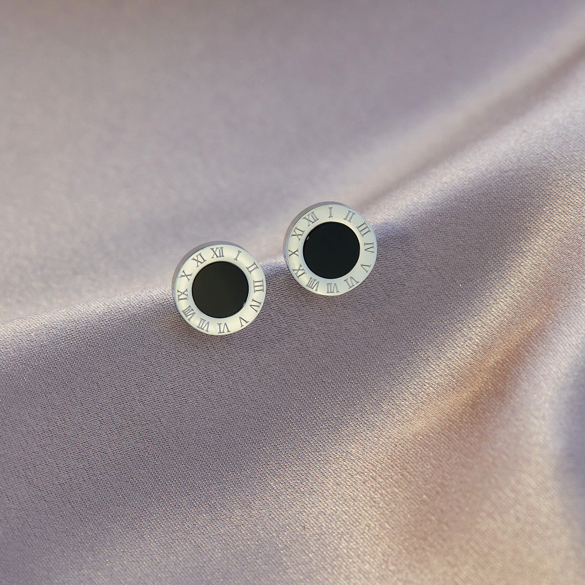 Four-leaf clover titanium steel ear buckle