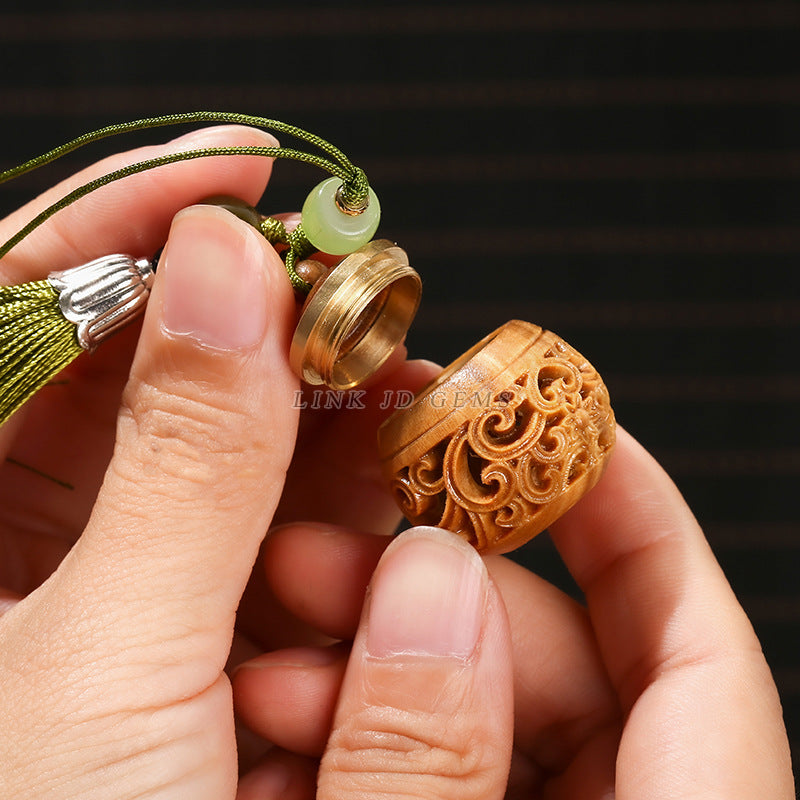 Green sandalwood sachet diffuser pendant