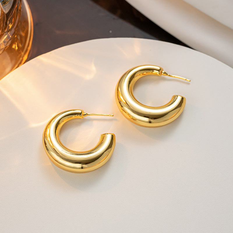 Brincos modernos de titânio em ouro 18K com estilo vintage 