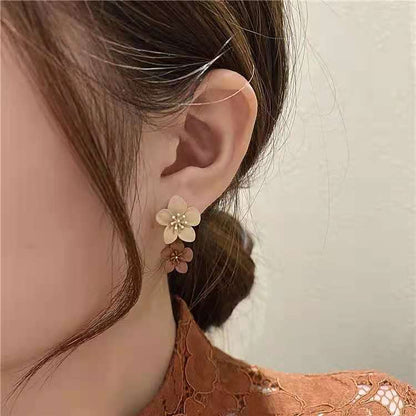 Contrasting spray paint flower earrings