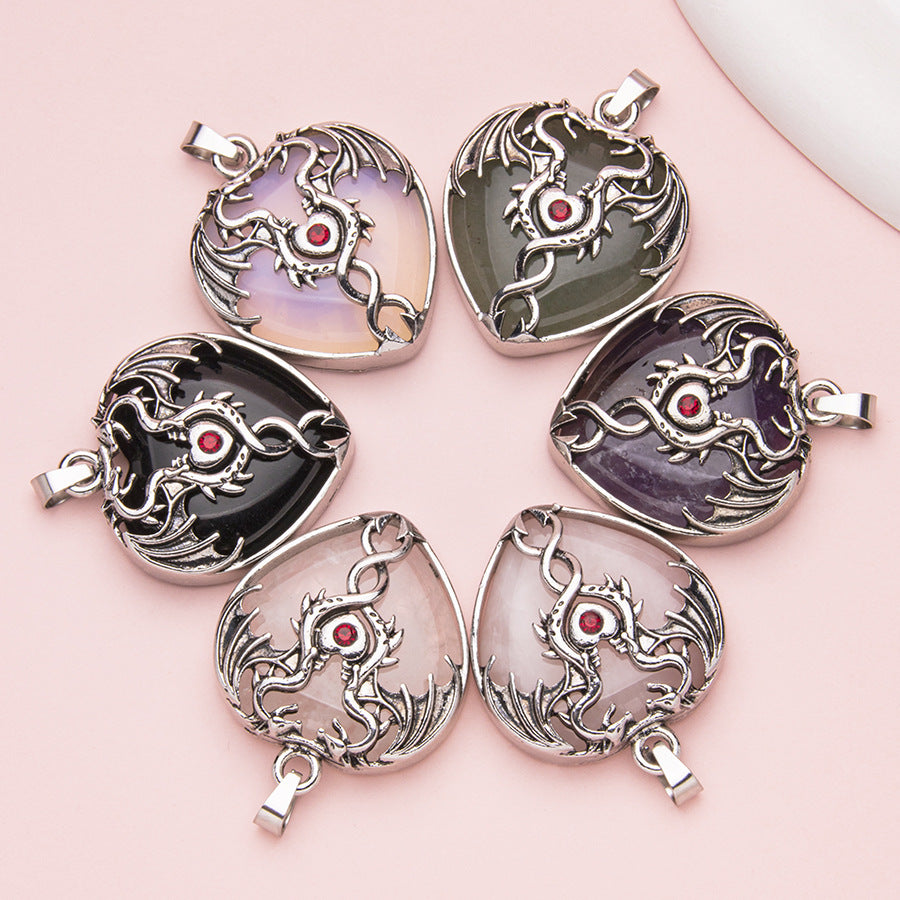 Pingente de coração de gema envolto em dragão de asa dupla vintage de cristal 