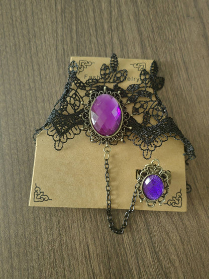 Explosive lace necklace