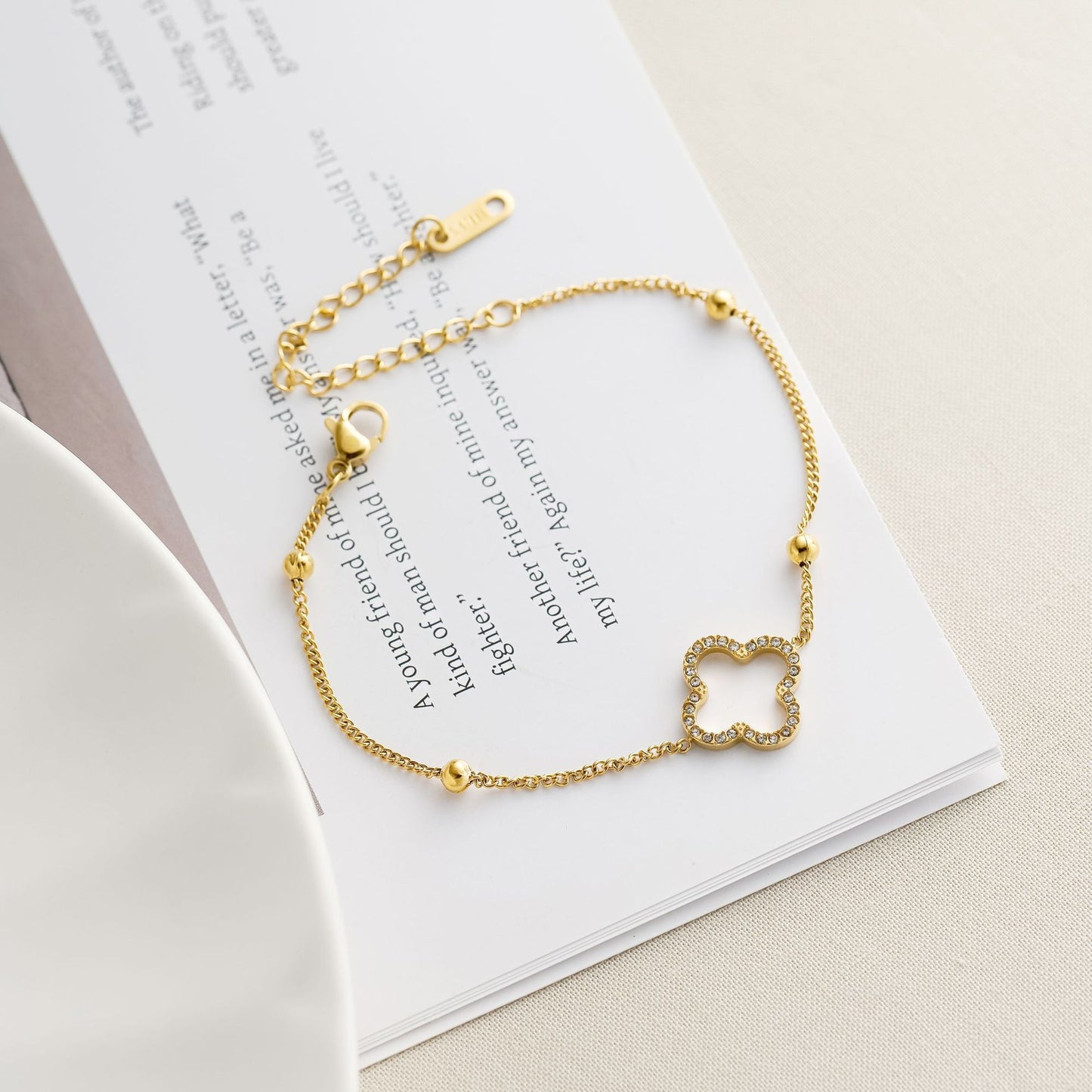 Women's Japanese-Korean Four-Leaf Clover Micro-Zircon Bracelet — 18K Gold-Plated