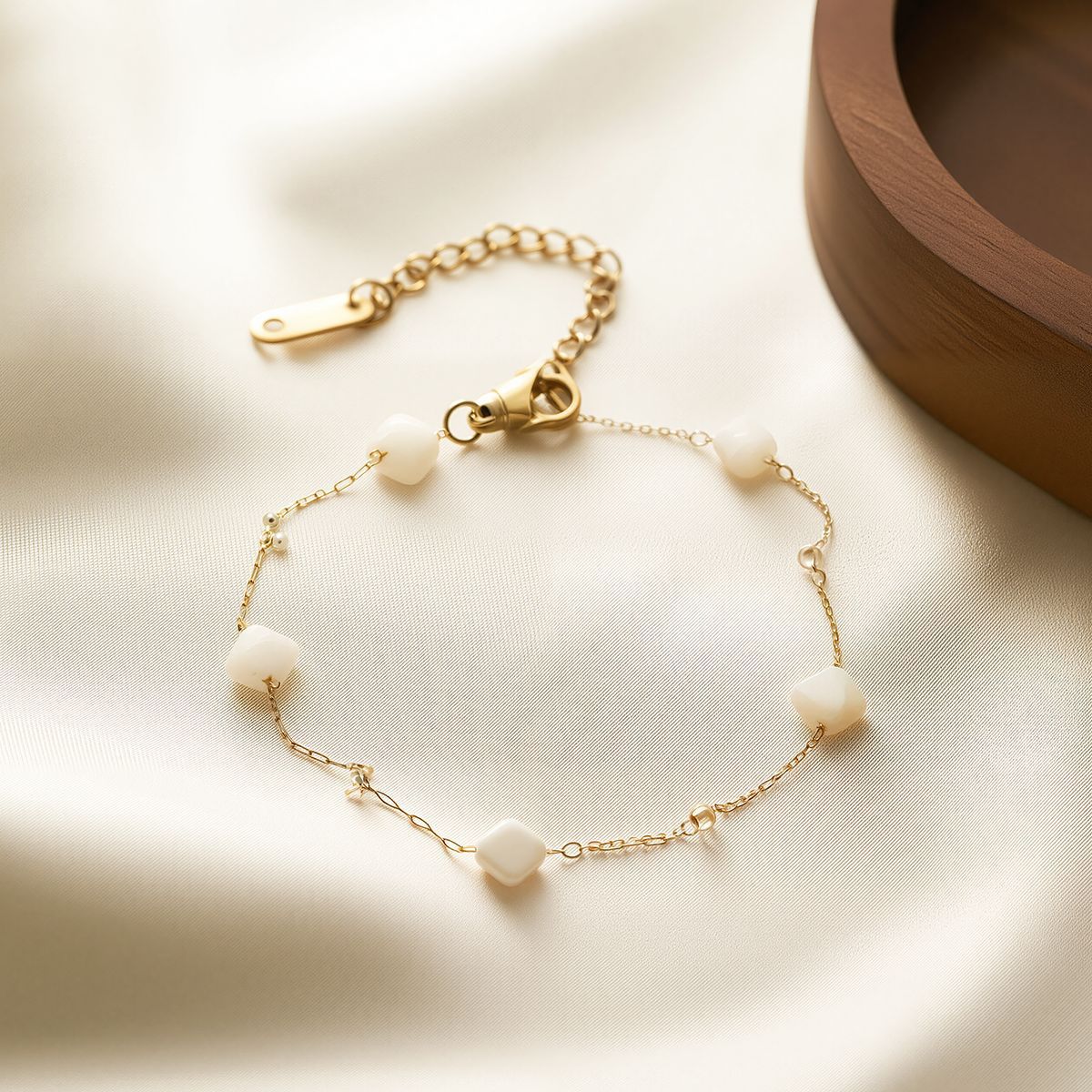 Women's Titanium Steel Four-Leaf Clover & Natural Stone Bracelet — 18K Gold-Plated, Non-Fading