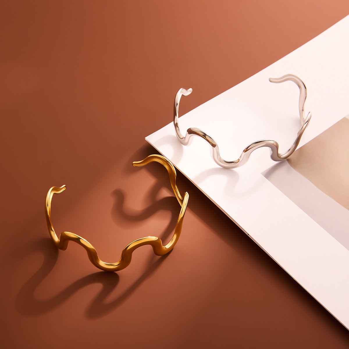 18K Gold Wavy Necklace & Bracelet Set