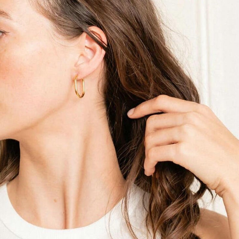 Oval all-match earrings