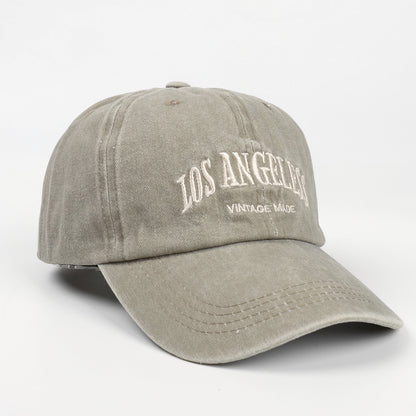 Gorra bordada con letras vintage 