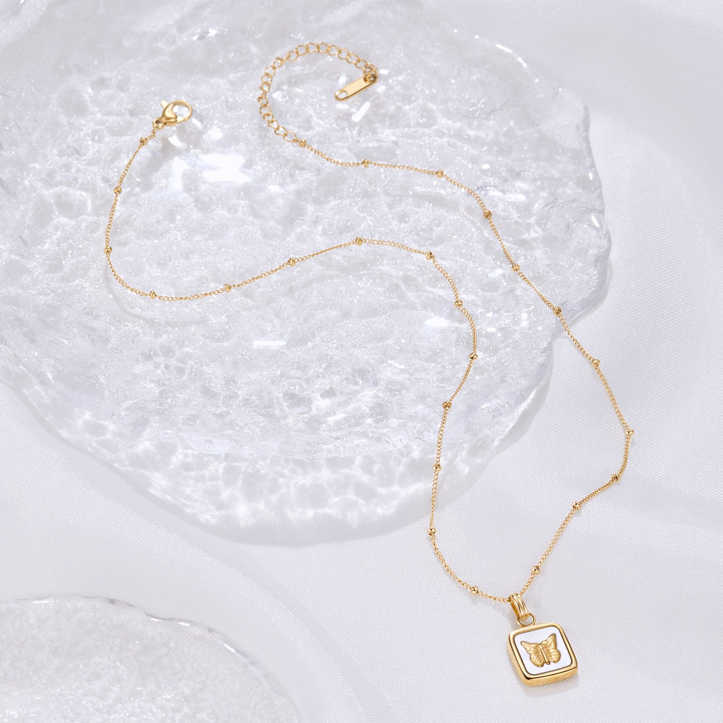 French Retro Shell Butterfly Collarbone Necklace