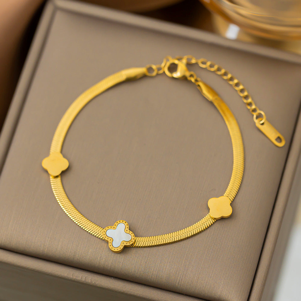 The new titanium steel bracelet is versatile for women