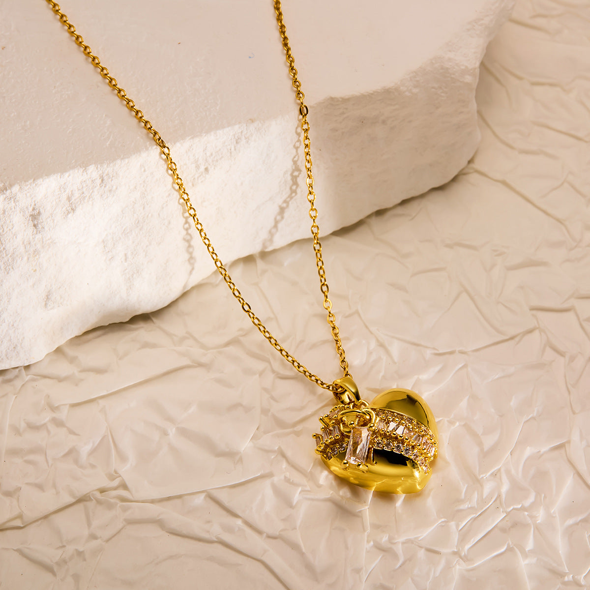 Women's Gold-Plated Peach Heart Zircon Collarbone Necklace