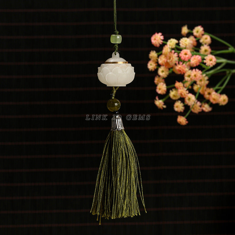 Green sandalwood sachet diffuser pendant