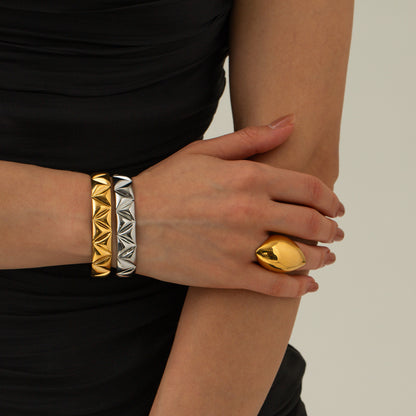 Oval Ring