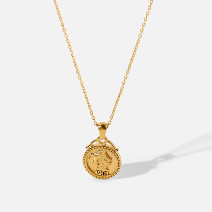 Collar con colgante de moneda con cabeza de reina 