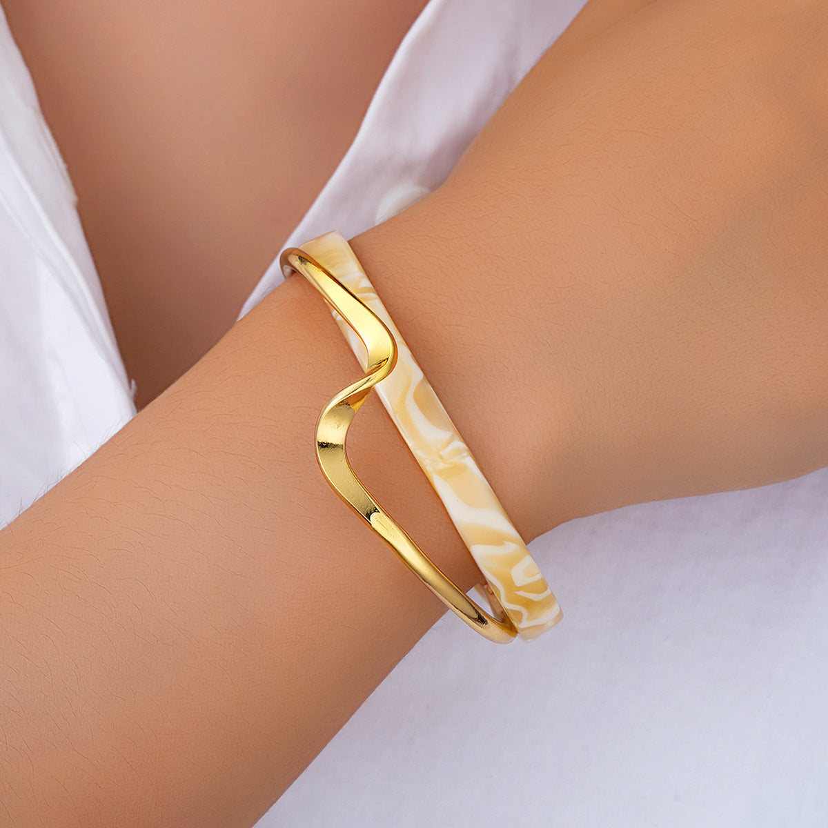 Mother-of-Pearl Zircon Bracelet