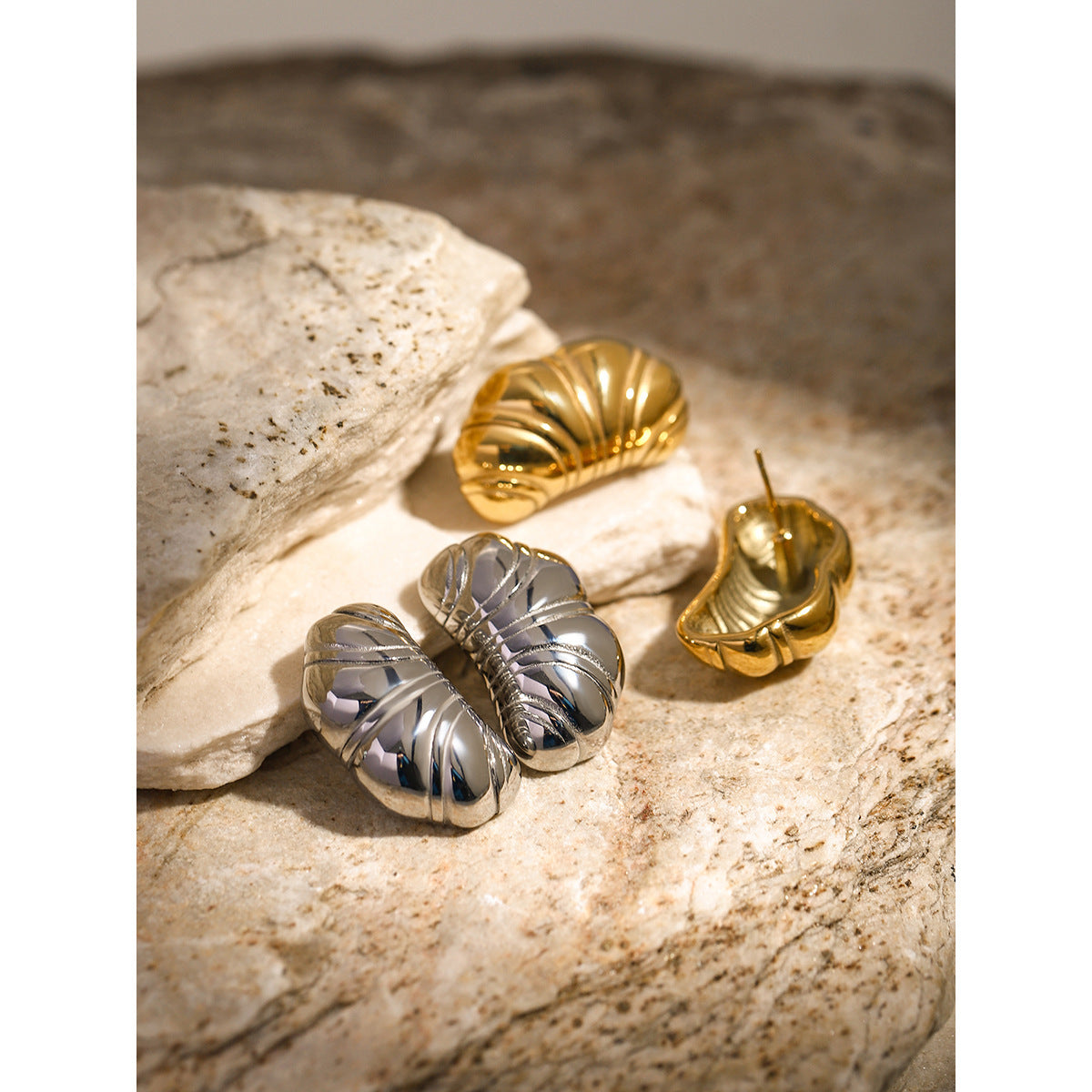 Croissant Texture Earrings