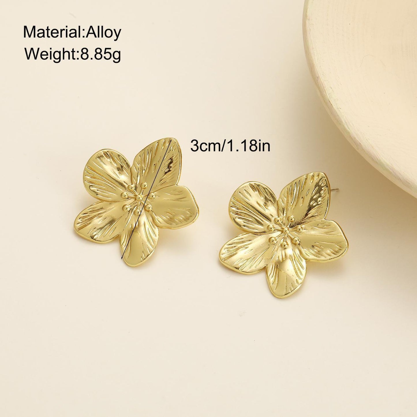 Petal stud earrings