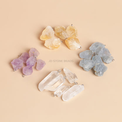 Colgante de piedra rugosa con tira larga de cristal blanco. 