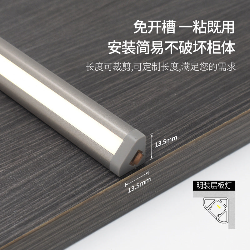 Slot-free full spectrum line light