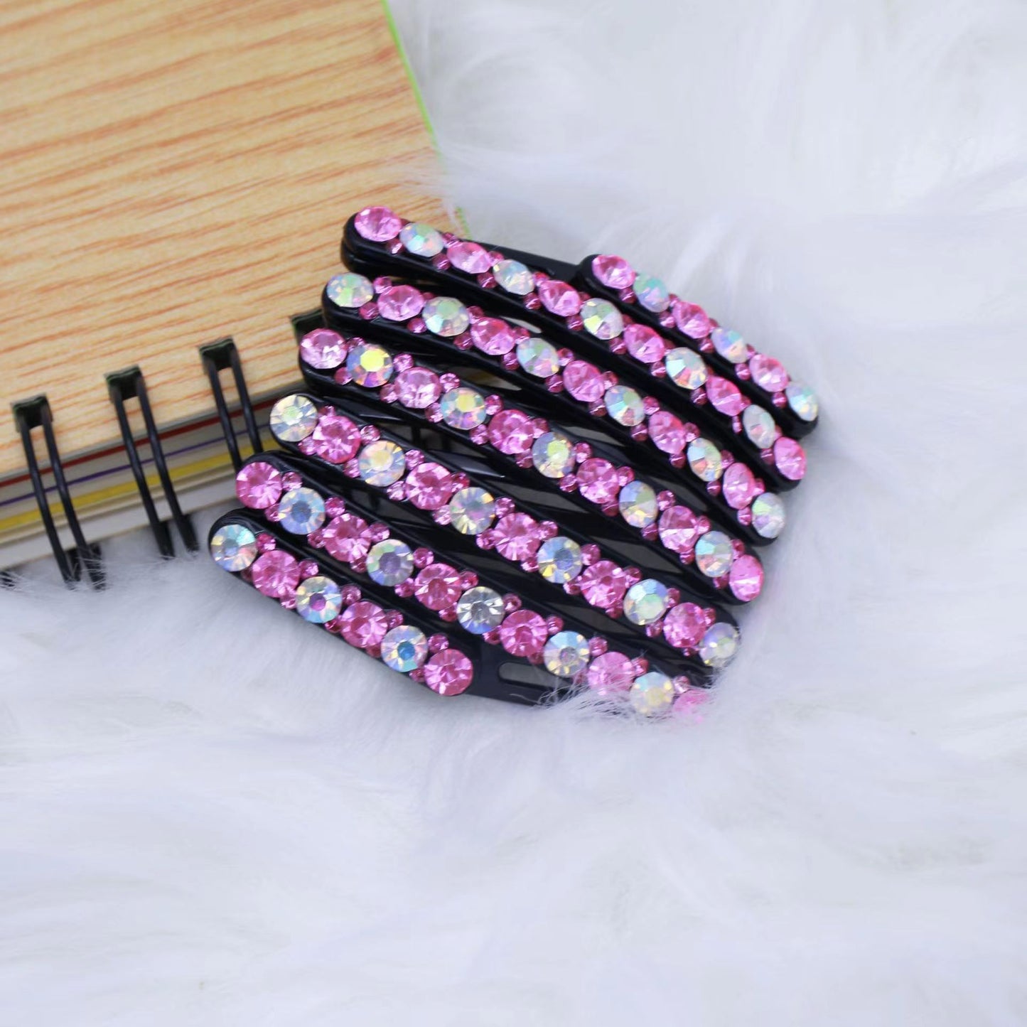 Diadema retráctil con brillantes diamantes de imitación 