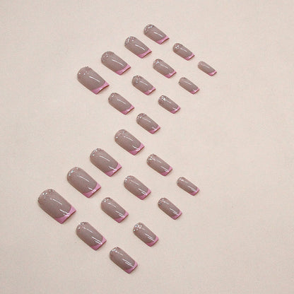 Uñas postizas francesas de longitud media cuadradas en color rosa melocotón 