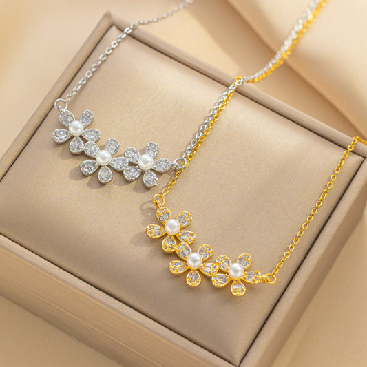 Colar de aço inoxidável com pingente de flor de zircão estilo doce 