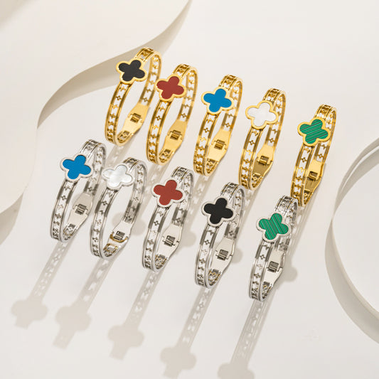 Pulseira de aço de titânio, pulseira banhada a ouro estilo europeu americano de casal de trevo 