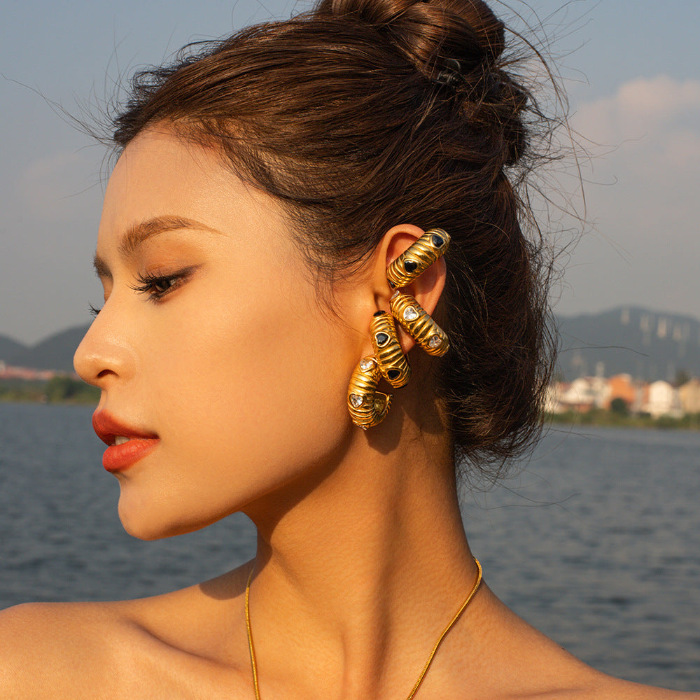 Black Zirconia Bread Clip Earrings