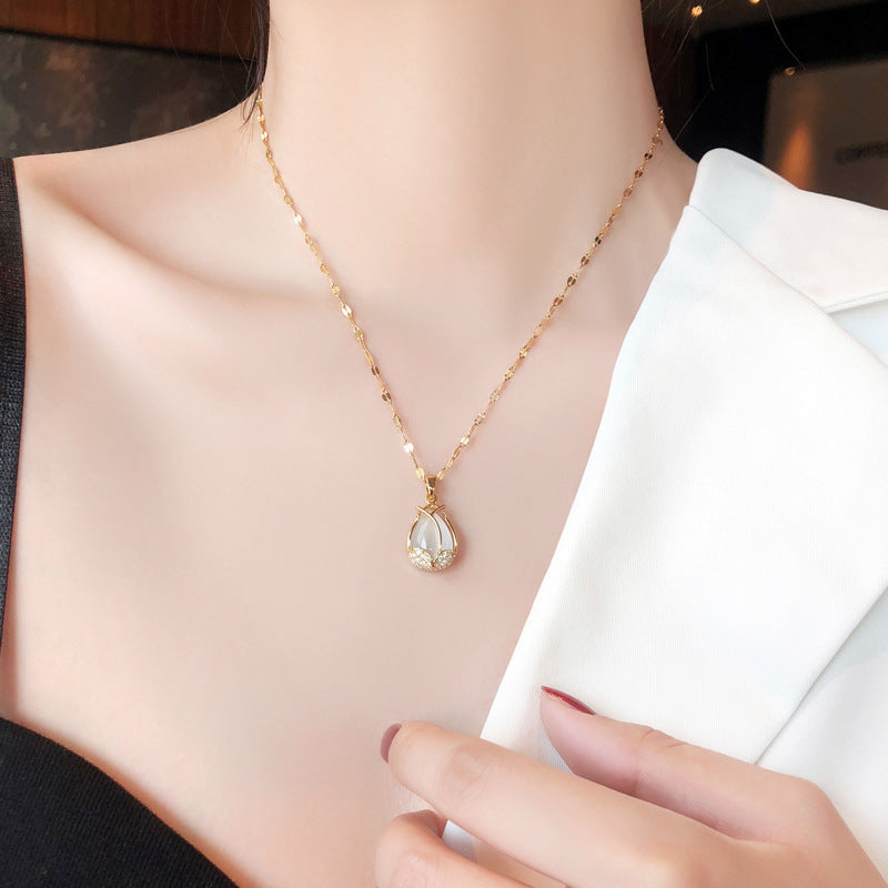 Light-Luxury Titanium Steel Tulip Collarbone Necklace