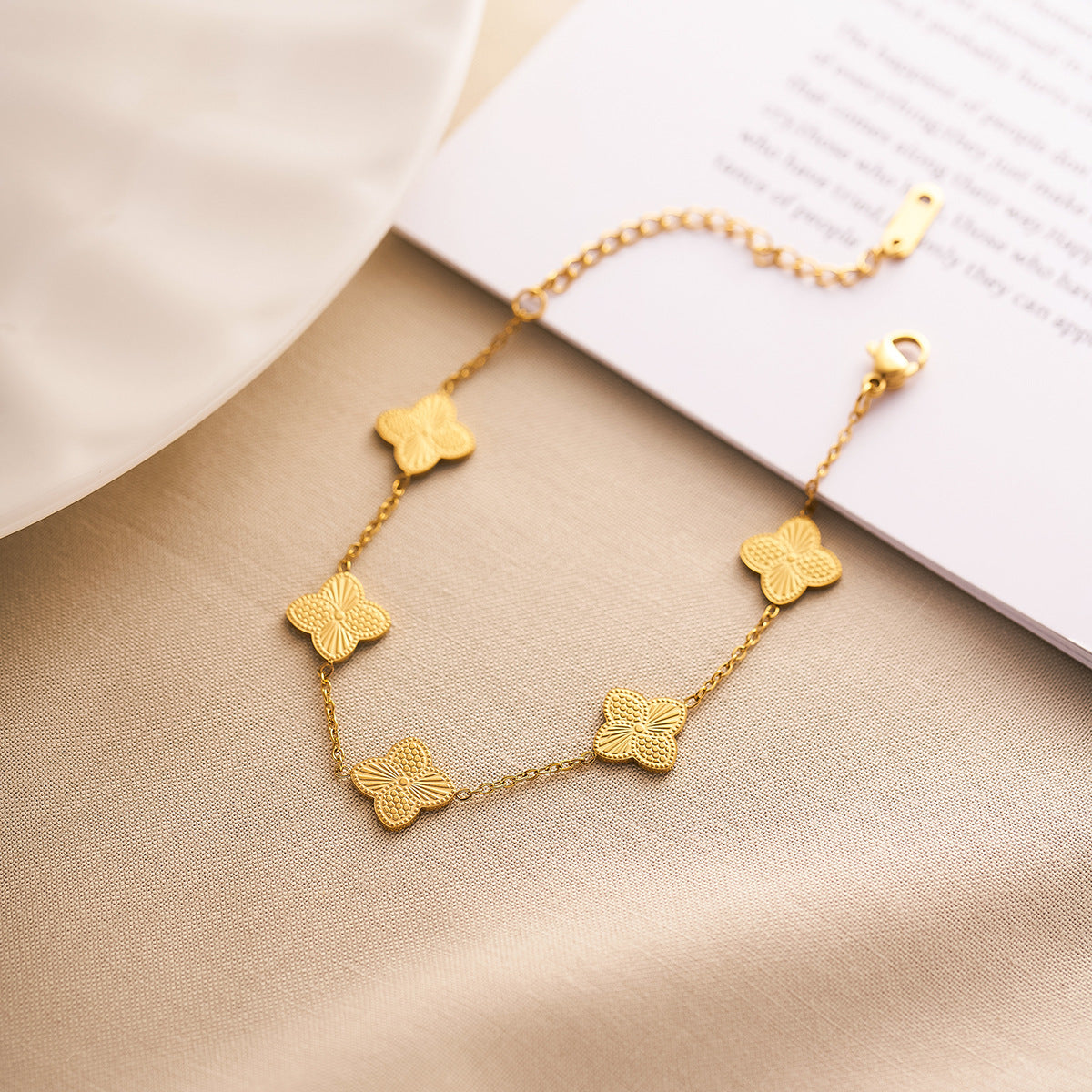 Women's 18K Gold-Plated Titanium Steel Four-Leaf Clover Bracelet — Non-Fading