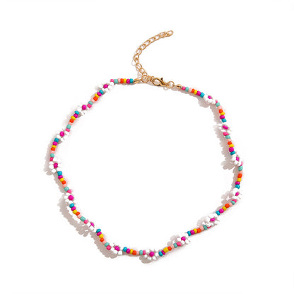 Collar de cuentas de arroz de colores con colgante de concha 