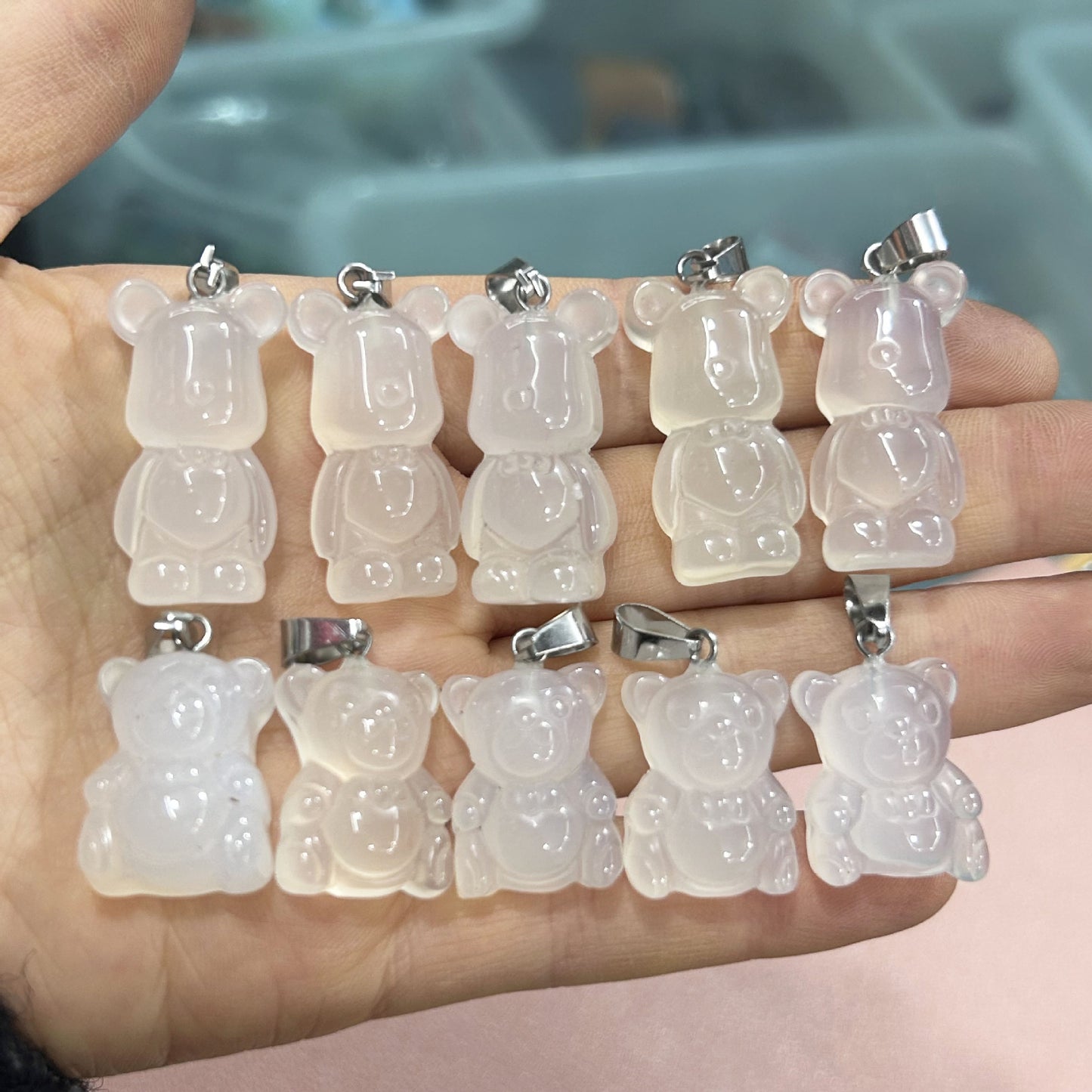 Pingente de ágata esculpida em cristal urso violento 