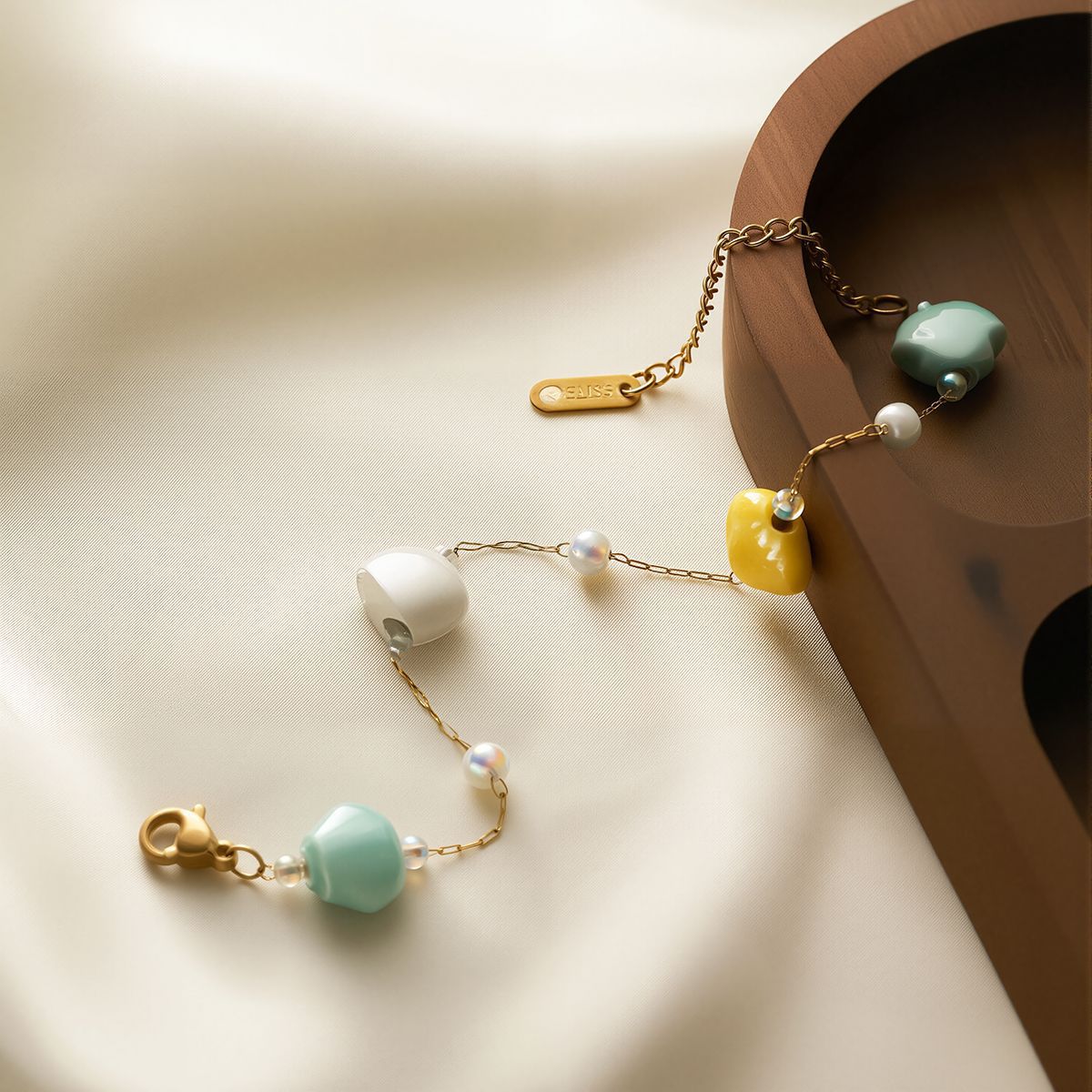 Women's Shell Pearl & Ceramic Bracelet — Titanium Steel, 18K Gold Plated, Beach Style