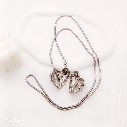 Cream Love Chain Pearl Bag