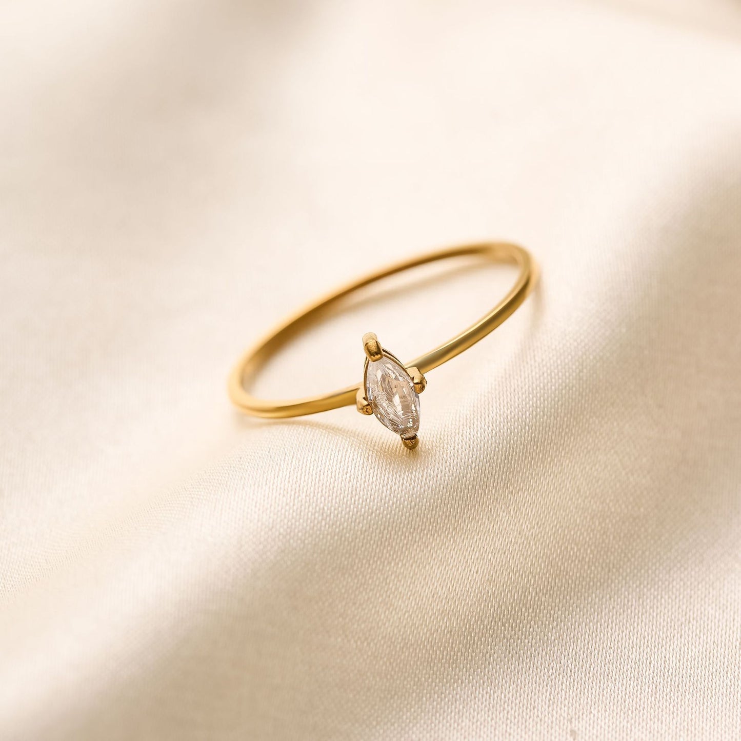 Rhombus Water Drop Diamond Ring