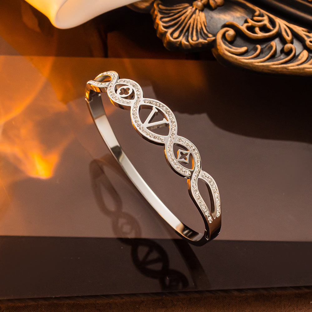 Elegant Clover V Titanium Bracelet