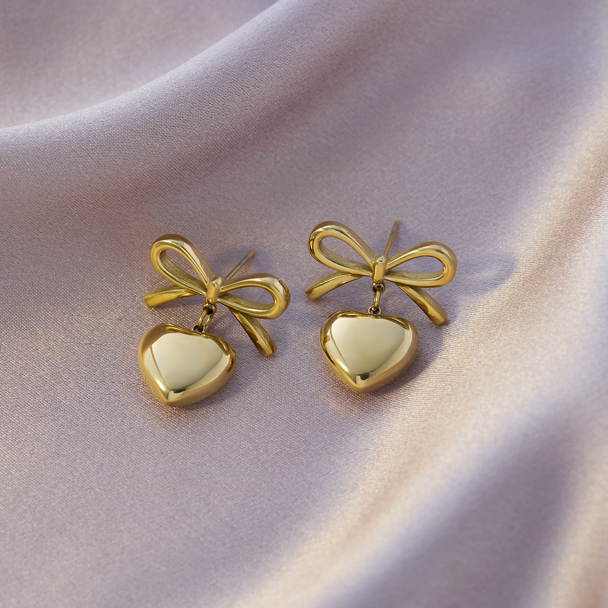 Four-leaf clover titanium steel ear buckle