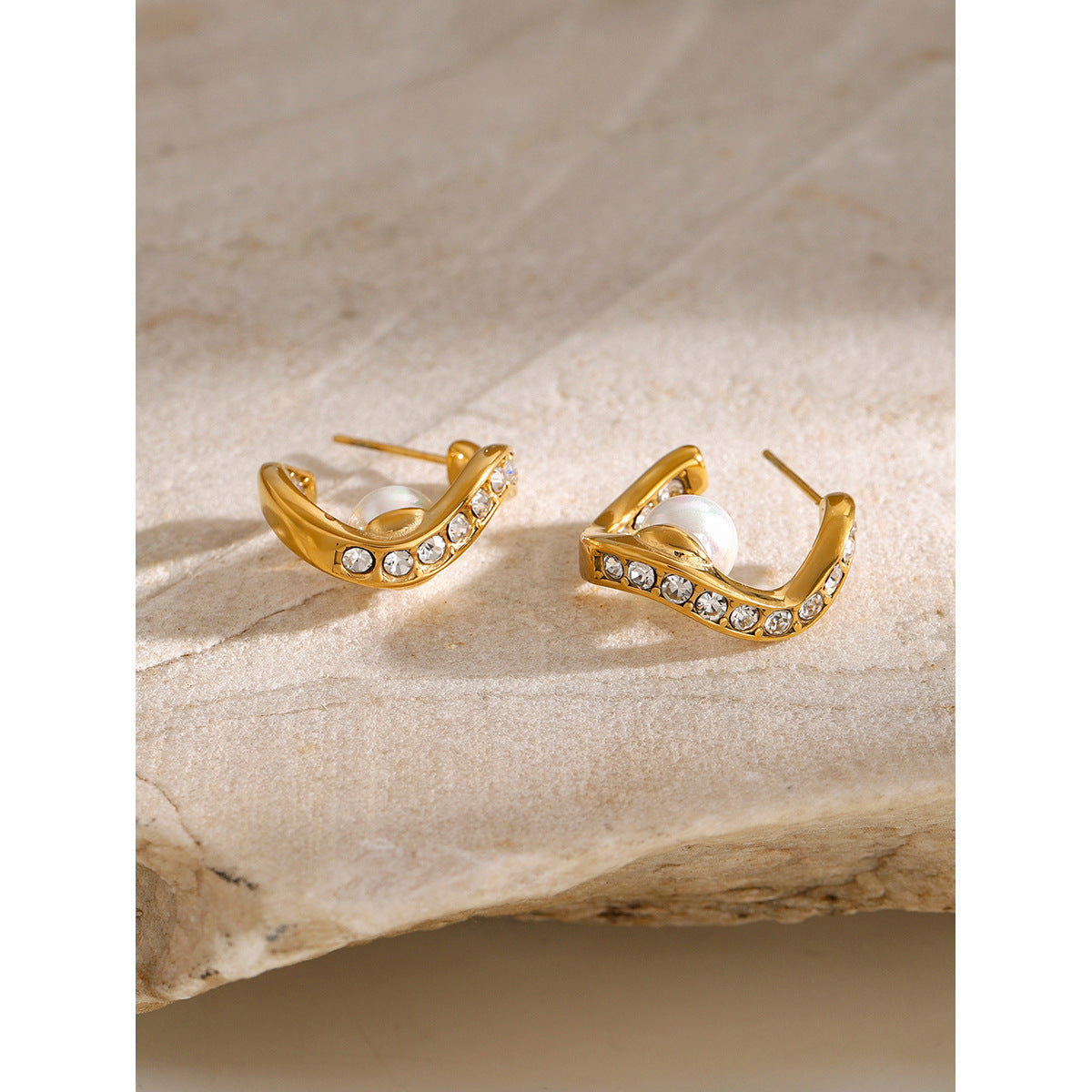 Wave shape earrings