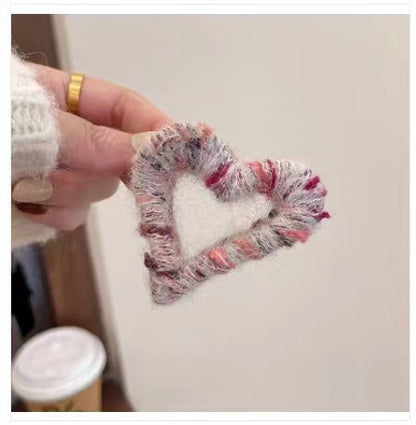 Yarn love grab clip girl