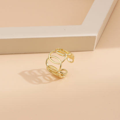 Anillo estilo punk con diseño de moda retro. 