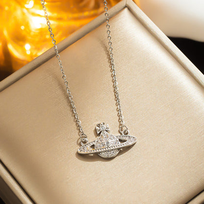 Colar Saturno Oco de Prata com Strass - Hot Item 