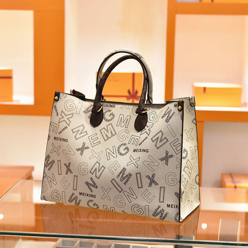 Classic large capacity tote bag