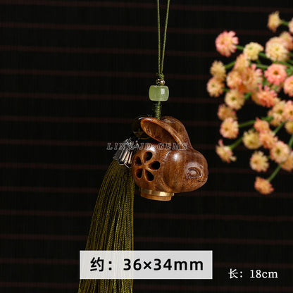 Green sandalwood sachet diffuser pendant