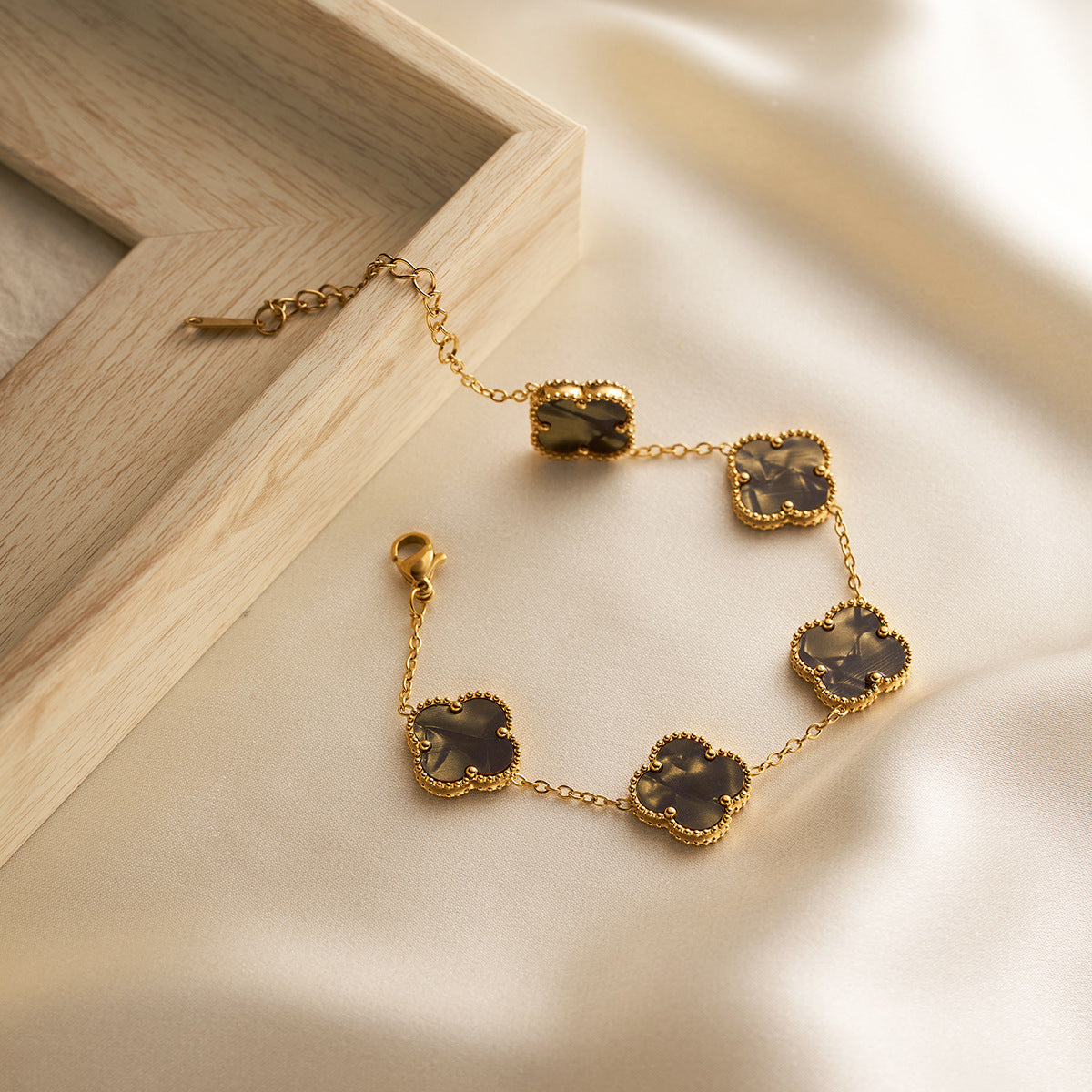 15mm Double-Sided Four-Leaf Clover Necklace