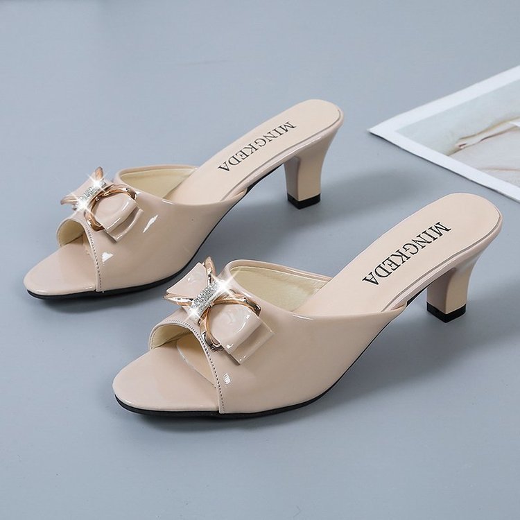 Versatile large size slippers wholesale