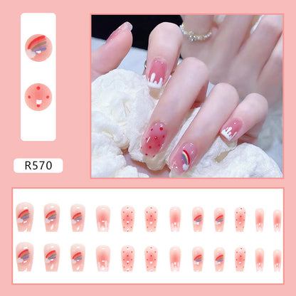 Uñas postizas con efecto ombré y rubor arcoíris 