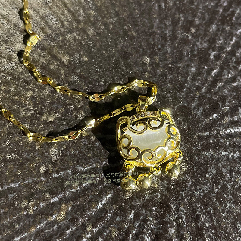 Cat's eye safety lock necklace