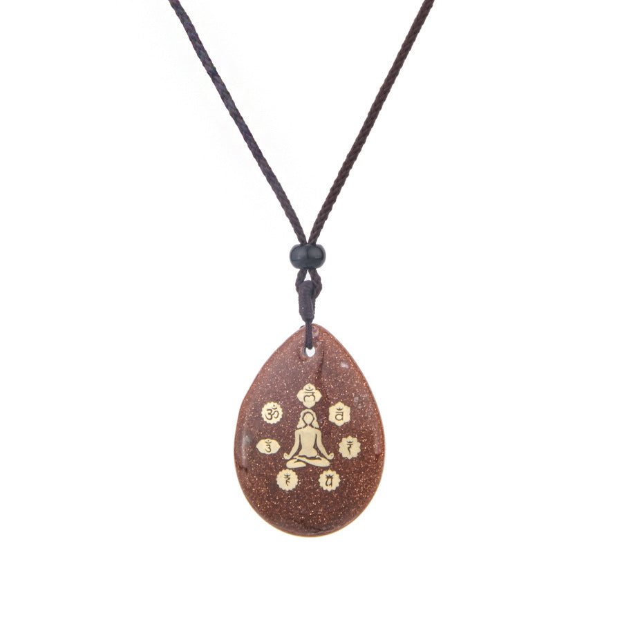 Colar com pingente de ioga gravado em cristal 
